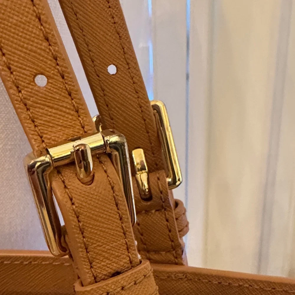 Tory Burch Tan Leather Tote Bag Purse - Picture 3 of 11
